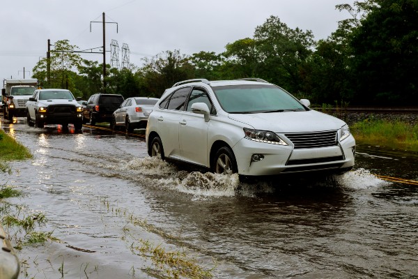 Qué es el aquaplaning y sus peligros
